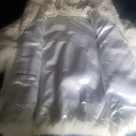 Authentic womens white mink bomber coat. - Picture 6 of 8